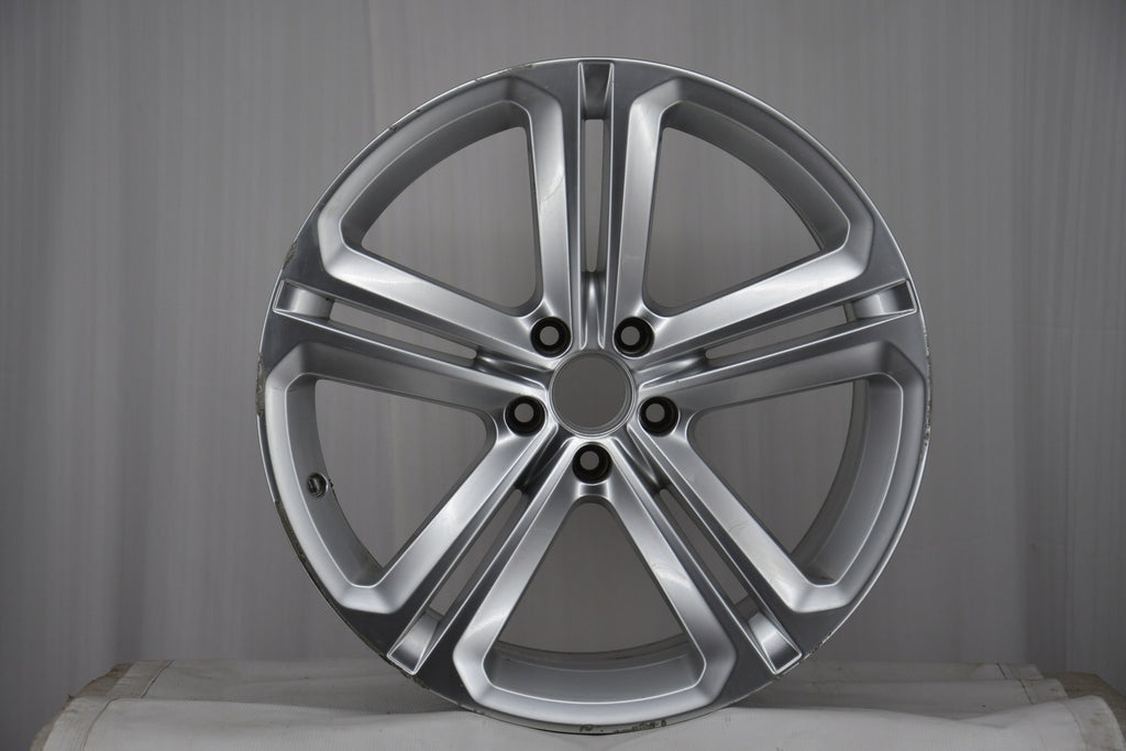1x Alufelge 19 Zoll 9.0" 5x112 33ET 5N0601025T VW Rim Wheel