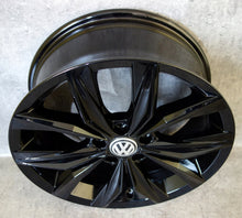 Load image into Gallery viewer, 4x Alufelge 18 Zoll 7.0&quot; 5x112 43ET Glanz Silber 5NA601025 VW Tiguan Rim Wheel
