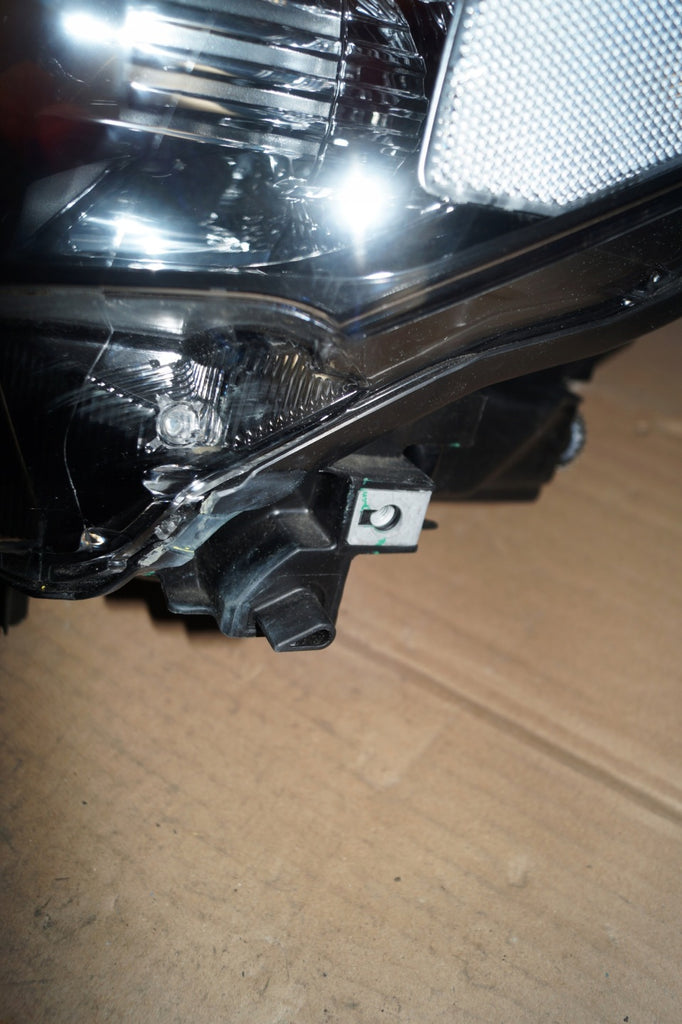 Frontscheinwerfer Mazda II D43N-51040 LED Ein Stück (Rechts oder Links) SCH5847167520kt