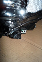 Load image into Gallery viewer, Frontscheinwerfer Mazda II D43N-51040 LED Ein Stück (Rechts oder Links) SCH5847167520kt
