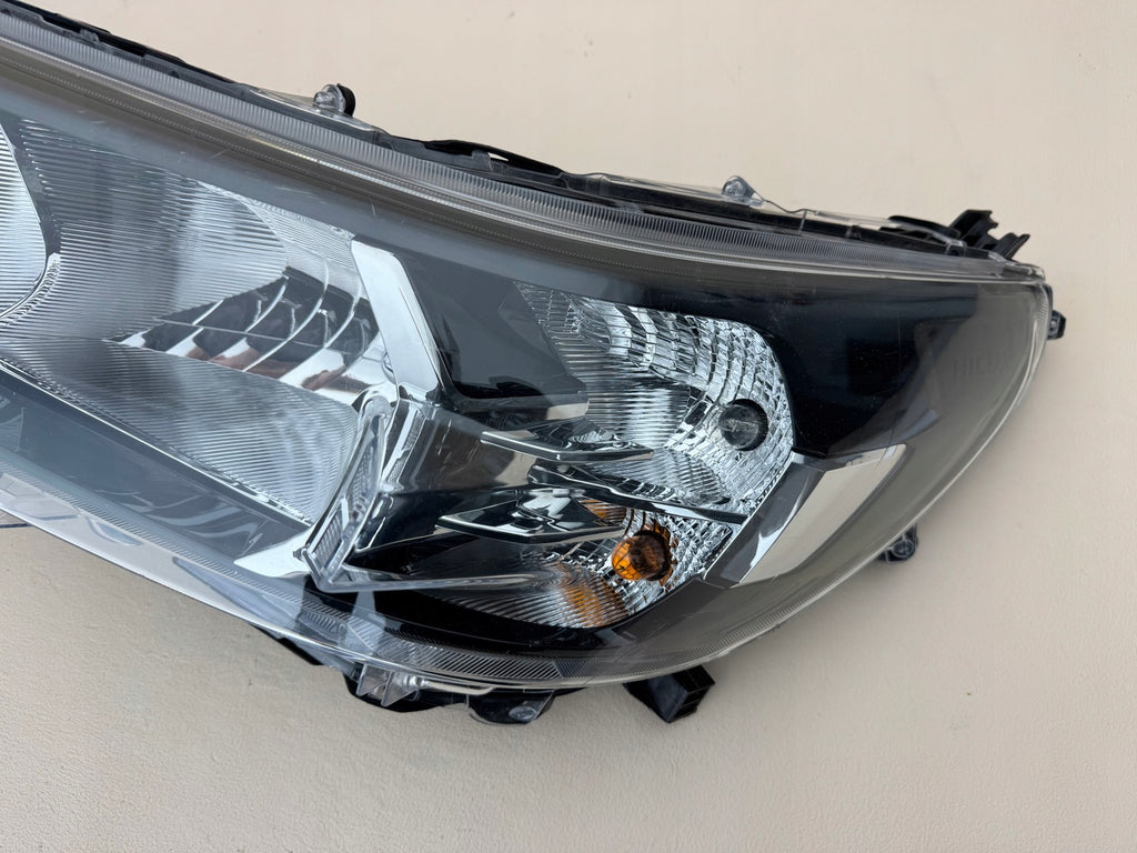 Frontscheinwerfer Toyota Hilux VIII Links Scheinwerfer Headlight SCH1529299097qt