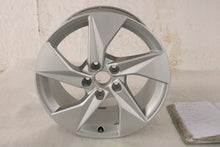 Laden Sie das Bild in den Galerie-Viewer, 1x Alufelge 17 Zoll 8.0&quot; 5x112 8Y0601025A Audi A3 Rim Wheel