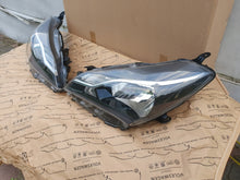 Load image into Gallery viewer, Frontscheinwerfer Toyota Yaris Ein Stück (Rechts oder Links) Headlight