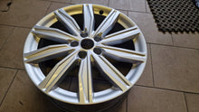 Load image into Gallery viewer, 1x Alufelge 19 Zoll 8.0&quot; 5x112 39ET 4K0601025M Audi B8 Rim Wheel