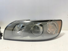 Laden Sie das Bild in den Galerie-Viewer, Frontscheinwerfer Volvo S40 30698885 FALSE Scheinwerfer Headlight SCH1220289118fl