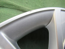 Laden Sie das Bild in den Galerie-Viewer, 1x Alufelge 18 Zoll 8.5&quot; 5x112 41ET Glanz Silber 3V0601025 Skoda Superb Iii