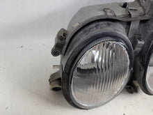 Laden Sie das Bild in den Galerie-Viewer, Frontscheinwerfer Mercedes-Benz W210 A2108203461 Ein Stück (Rechts oder Links) SCH1925473941cz