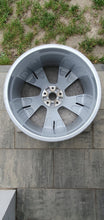 Laden Sie das Bild in den Galerie-Viewer, 1x Alufelge 20 Zoll 9.0" 5x112 42ET Glanz Silber 89A601025L Audi E-Tron Etron FEL8380892644fr