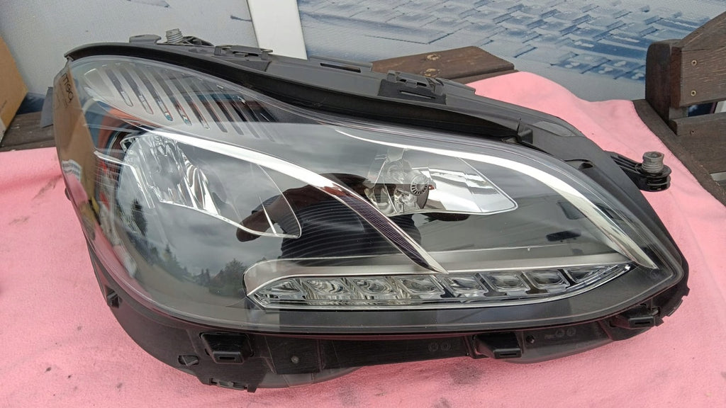 Frontscheinwerfer Mercedes-Benz 1EX011 066-62 LED Ein Stück (Rechts oder Links)