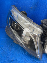 Laden Sie das Bild in den Galerie-Viewer, Frontscheinwerfer Mercedes-Benz Vito W447 4479064700 Rechts Headlight
