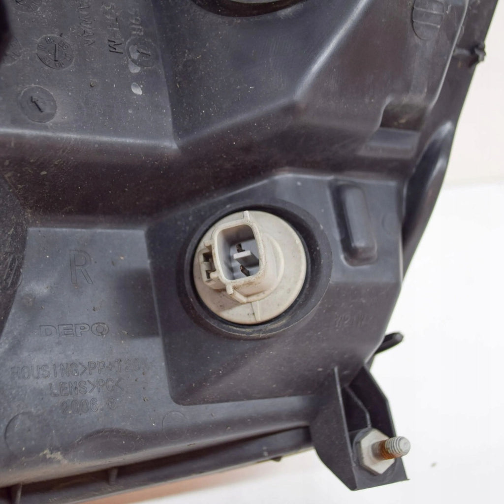 Frontscheinwerfer Mitsubishi Pajero 082141159R 082141159RM Rechts Headlight