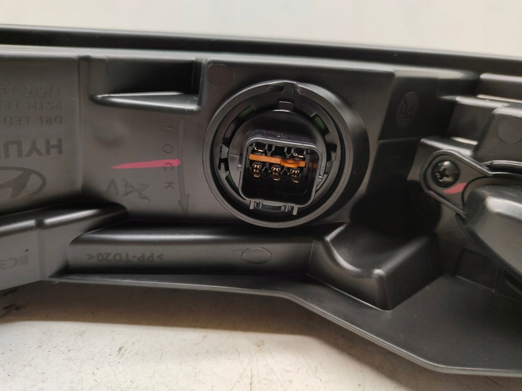 Frontscheinwerfer Hyundai Bayon 92207Q0600 Ein Stück (Rechts oder Links)