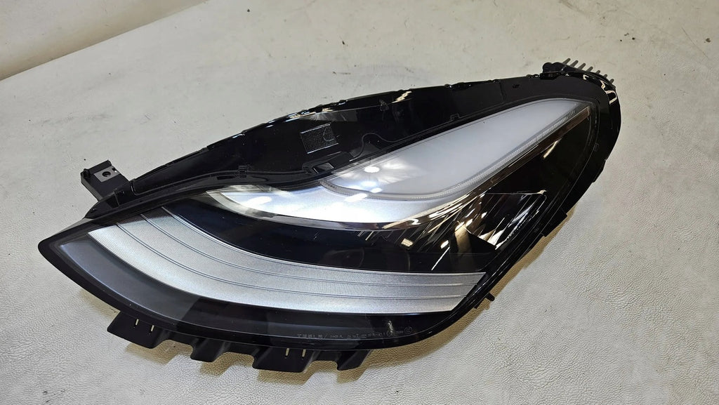 Frontscheinwerfer Tesla Model 3 1077375-00-C Links Scheinwerfer Headlight