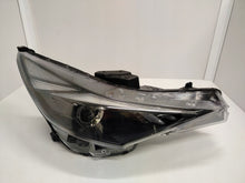 Load image into Gallery viewer, Frontscheinwerfer Hyundai Elantra VII Rechts Scheinwerfer Headlight SCH8402684270wc