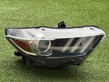 Load image into Gallery viewer, Frontscheinwerfer Ford FR3B-13005-C Rechts Scheinwerfer Headlight SCH9174882330cr