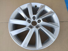 Load image into Gallery viewer, 1x Alufelge 17 Zoll 6.5" 5x100 40ET Glanz Silber 657601025 Skoda Scala Rim Wheel FEL8047061427mk