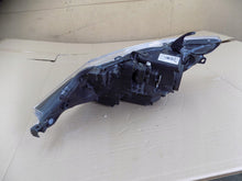 Laden Sie das Bild in den Galerie-Viewer, Frontscheinwerfer Toyota Auris 81110-02E20 Rechts Scheinwerfer Headlight