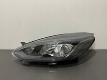 Laden Sie das Bild in den Galerie-Viewer, Frontscheinwerfer Ford Fiesta I Links Scheinwerfer Headlight SCH7068305119mm