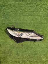 Laden Sie das Bild in den Galerie-Viewer, Frontscheinwerfer Toyota Camry CSC28949 Rechts Scheinwerfer Headlight SCH7487555742ao