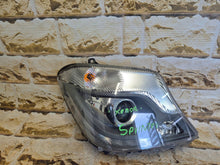 Laden Sie das Bild in den Galerie-Viewer, Frontscheinwerfer Mercedes-Benz Sprinter A9068203261 ADQ02HL41EJ01103022 Rechts SCH1098334086iu