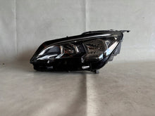 Laden Sie das Bild in den Galerie-Viewer, Frontscheinwerfer Peugeot 5008 II 9810478180 LED Links Scheinwerfer Headlight SCH4957982972dx