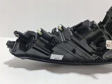 Laden Sie das Bild in den Galerie-Viewer, Frontscheinwerfer Skoda Enyaq IV 5LB941016A LED Rechts Scheinwerfer Headlight