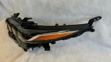 Laden Sie das Bild in den Galerie-Viewer, Frontscheinwerfer Toyota Prius Links Scheinwerfer Headlight SCH1095901000vh