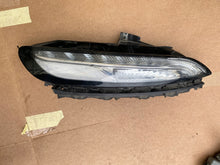Laden Sie das Bild in den Galerie-Viewer, Frontscheinwerfer Jeep Cherokee Kl 68157104AM Rechts Scheinwerfer Headlight SCH1656598940tm