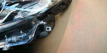 Laden Sie das Bild in den Galerie-Viewer, Frontscheinwerfer Toyota Land Cruiser 8185-60S00 LED Links Headlight SCH5572564598cl