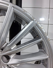 Load image into Gallery viewer, 1x Alufelge 17 Zoll 7.5" 5x120 30ET Glanz Grau 6883519 BMW G21 G20 Rim Wheel FEL2490117719to