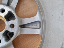 Load image into Gallery viewer, 1x Alufelge 15 Zoll 6.0&quot; 5x114.3 50ET Silber Hyundai Ix20 Venga Rim Wheel