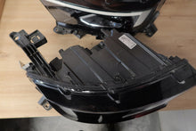 Laden Sie das Bild in den Galerie-Viewer, Frontscheinwerfer Opel Mokka 9834016880 Ein Satz Scheinwerfer Headlight SCH2173308470nw