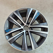 Laden Sie das Bild in den Galerie-Viewer, 1x Alufelge 18 Zoll 7.5&quot; 5x112 7N0601025F VW Rim Wheel