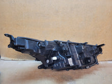 Load image into Gallery viewer, Frontscheinwerfer Toyota Yaris Links Scheinwerfer Headlight