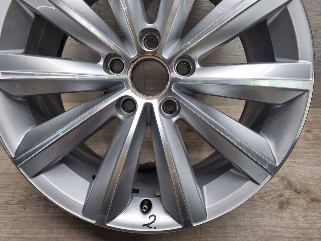 1x Alufelge 17 Zoll 7.5" 5x112 47ET Glanz Silber 3AA601025F VW Passat B7 FEL2056029962sz