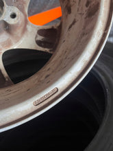 Load image into Gallery viewer, 1x Alufelge 15 Zoll 6.0" 4x108 28ET Glanz Silber Peugeot Rim Wheel FEL7266336343ra