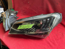 Laden Sie das Bild in den Galerie-Viewer, Frontscheinwerfer Skoda Superb III 3V1941015B 3V1941016B Xenon Ein Satz