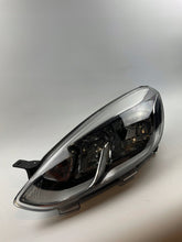 Laden Sie das Bild in den Galerie-Viewer, Frontscheinwerfer Ford Fiesta I L1BB-13E015-AD Ein Stück (Rechts oder Links) SCH8275973201ev