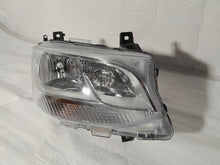 Laden Sie das Bild in den Galerie-Viewer, Frontscheinwerfer Mercedes-Benz Sprinter A9109060500 Links Headlight