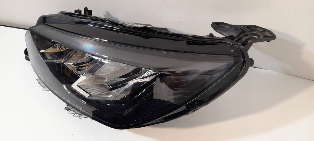 Frontscheinwerfer Peugeot 2008 II E219048 Ein Stück (Rechts oder Links)