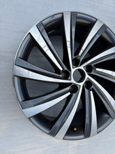 Laden Sie das Bild in den Galerie-Viewer, 1x Alufelge 18 Zoll 7.5" 5x112 48ET Glanz Schwarz 5E3601025AG Skoda Octavia I FEL5154543294nv