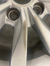 Laden Sie das Bild in den Galerie-Viewer, 1x Alufelge 17 Zoll 6.0" 5x112 48ET Glanz Silber 5G0601025K VW Golf Vii FEL2430844157ix