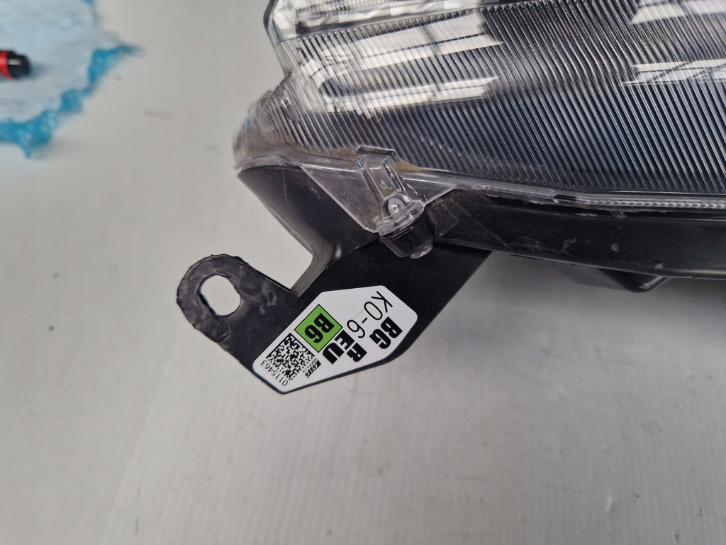 Frontscheinwerfer Toyota Yaris LED Rechts Scheinwerfer Headlight