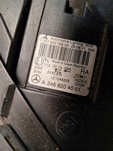 Laden Sie das Bild in den Galerie-Viewer, Frontscheinwerfer Mercedes-Benz W246 2468204061 Rechts Scheinwerfer Headlight SCH3755920566xn