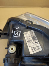 Laden Sie das Bild in den Galerie-Viewer, Frontscheinwerfer Renault Espace IV 8200394707 Rechts Scheinwerfer Headlight SCH3906832413yr