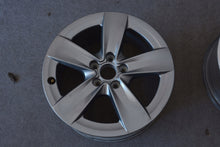 Load image into Gallery viewer, 1x Alufelge 17 Zoll 7.5&quot; 5x112 56ET Glanz Silber 8P0601025 Audi Rim Wheel