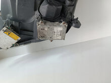 Laden Sie das Bild in den Galerie-Viewer, Frontscheinwerfer Opel Astra H Xenon Rechts Scheinwerfer Headlight SCH7788785851ss