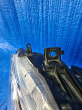 Laden Sie das Bild in den Galerie-Viewer, Frontscheinwerfer Mercedes-Benz Sprinter A9109065800 LED Rechts Headlight