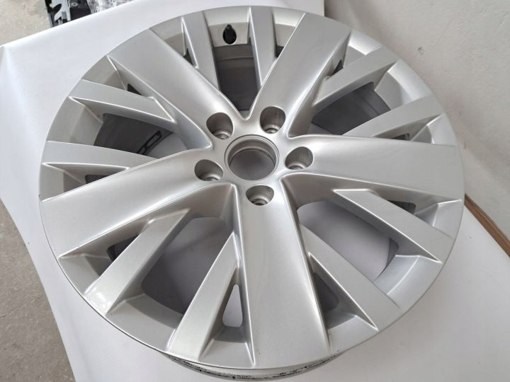 1x Alufelge 17 Zoll 7.0" 5x112 39ET Glanz Silber 7N0601025L VW Sharan Rim Wheel FEL6796760346tq