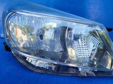 Laden Sie das Bild in den Galerie-Viewer, Frontscheinwerfer Toyota Yaris Rechts Scheinwerfer Headlight SCH6758654345dm
